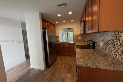 Townhouse in Coral Springs, Florida 3 bedrooms, 140.28 sq.m. № 2062022 - photo 11