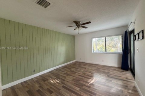 Townhouse in Coral Springs, Florida 3 bedrooms, 140.28 sq.m. № 2062022 - photo 13