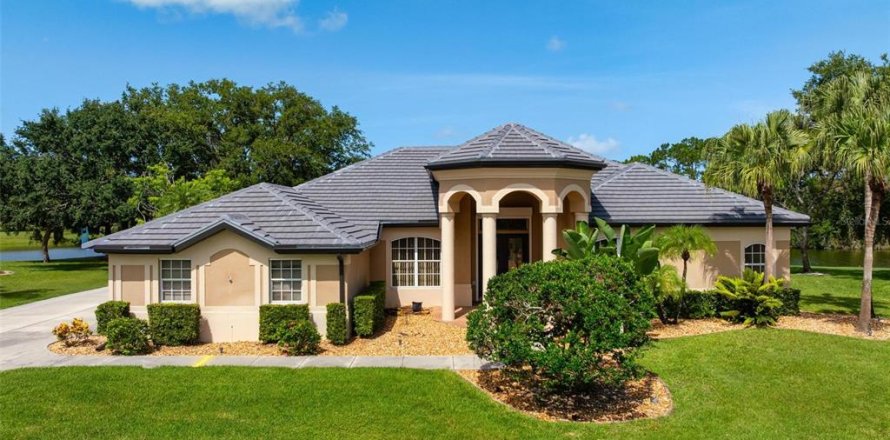 House in Sarasota, Florida 4 bedrooms, 320.42 sq.m. № 1780819