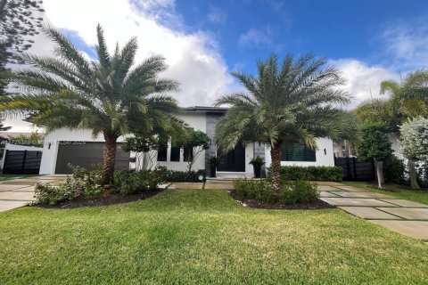 House in Fort Lauderdale, Florida 4 bedrooms, 288 sq.m. № 1475510 - photo 1