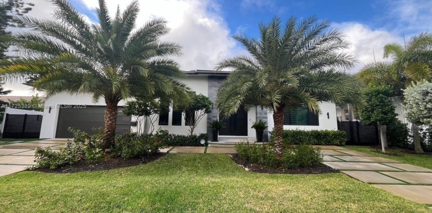 House in Fort Lauderdale, Florida 4 bedrooms, 288 sq.m. № 1475510