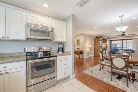 Condo in Bradenton, Florida, 2 bedrooms  № 1618926 - photo 12