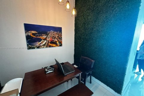 Copropriété à louer à Miami, Floride: 1 chambre, 77.11 m2 № 2016229 - photo 17