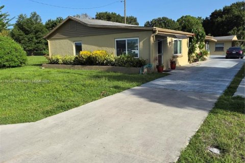 Villa ou maison à louer à St. Lucie, Floride: 3 chambres, 194.35 m2 № 1981799 - photo 1