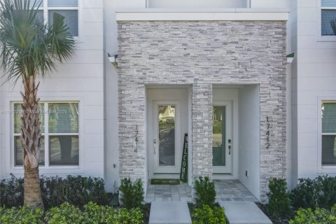 Villa ou maison à vendre à Clermont, Floride: 3 chambres, 210.52 m2 № 2082570 - photo 2