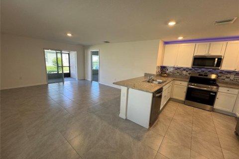 Villa ou maison à louer à Wimauma, Floride: 3 chambres, 140.84 m2 № 2428782 - photo 3