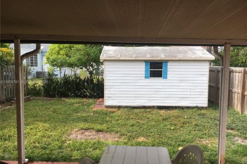 Casa en venta en Miami, Florida, 3 dormitorios, 119.94 m2 № 2058169 - foto 2