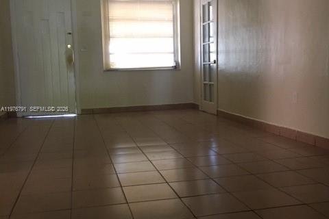 Casa en venta en Miami, Florida, 3 dormitorios, 119.94 m2 № 2058169 - foto 4
