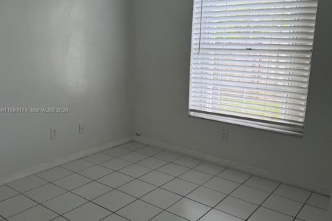 House in Miami, Florida 3 bedrooms, 123.19 sq.m. № 2064828 - photo 18
