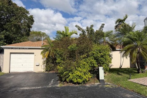 House in Miami, Florida 3 bedrooms, 123.19 sq.m. № 2064828 - photo 4