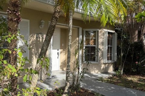 House in Miami, Florida 3 bedrooms, 123.19 sq.m. № 2064828