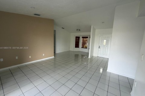 House in Miami, Florida 3 bedrooms, 123.19 sq.m. № 2064828 - photo 14