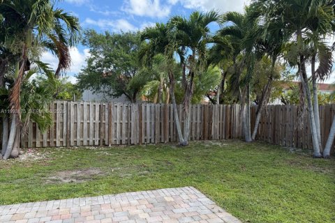 House in Miami, Florida 3 bedrooms, 123.19 sq.m. № 2064828 - photo 19