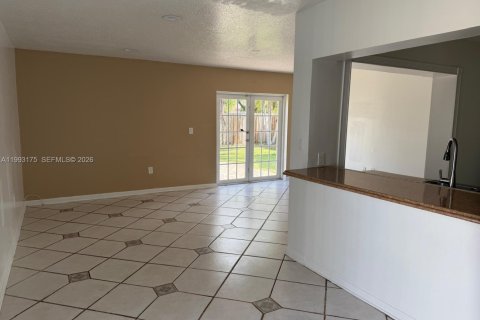 House in Miami, Florida 3 bedrooms, 123.19 sq.m. № 2064828 - photo 7