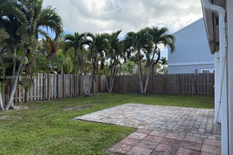 House in Miami, Florida 3 bedrooms, 123.19 sq.m. № 2064828 - photo 10