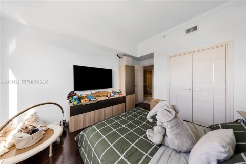 Condo in Hallandale Beach, Florida, 2 bedrooms № 2402461 - photo 23