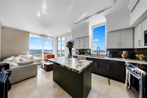 Condo in Hallandale Beach, Florida, 2 bedrooms № 2402461 - photo 10
