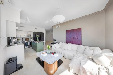Condo in Hallandale Beach, Florida, 2 bedrooms № 2402461 - photo 8