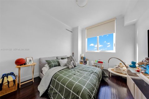 Condo in Hallandale Beach, Florida, 2 bedrooms № 2402461 - photo 24