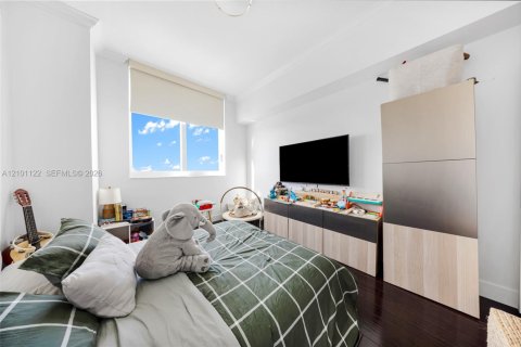 Condo in Hallandale Beach, Florida, 2 bedrooms № 2402461 - photo 22