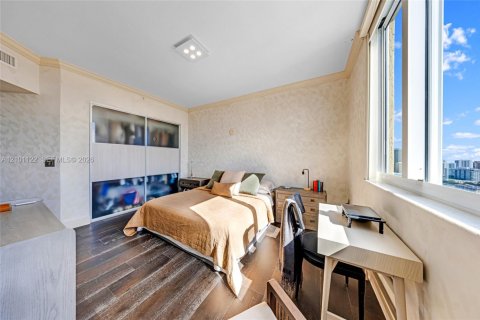 Condo in Hallandale Beach, Florida, 2 bedrooms № 2402461 - photo 17