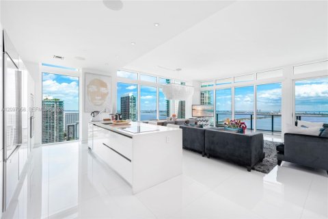 Condo in Miami, Florida, 4 bedrooms № 2399644 - photo 3