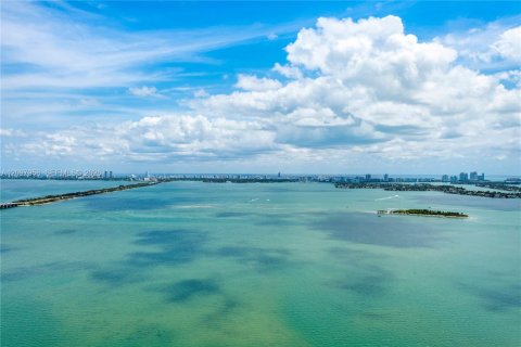 Condo in Miami, Florida, 4 bedrooms № 2399644 - photo 4