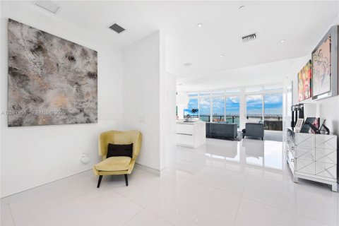 Condo in Miami, Florida, 4 bedrooms № 2399644 - photo 16