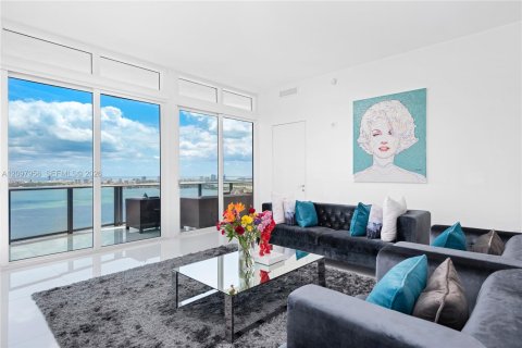 Condo in Miami, Florida, 4 bedrooms № 2399644 - photo 2