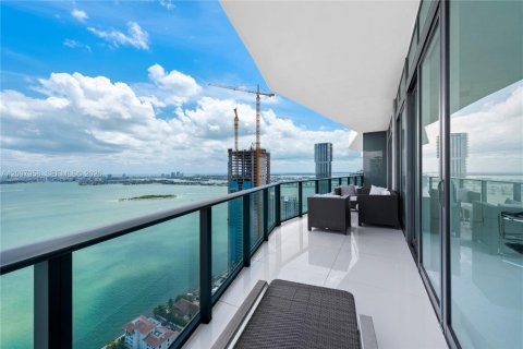 Condo in Miami, Florida, 4 bedrooms № 2399644 - photo 17