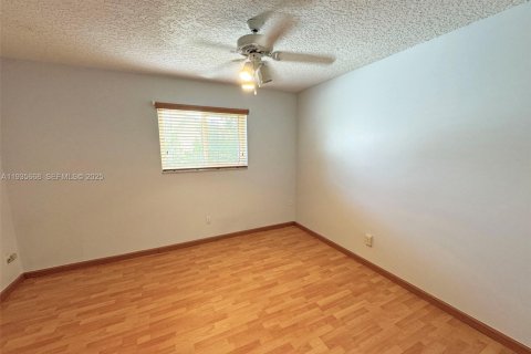 Casa en venta en Cutler Bay, Florida, 3 dormitorios, 187.38 m2 № 1993783 - foto 12