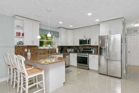 Casa en venta en Cutler Bay, Florida, 3 dormitorios, 187.38 m2 № 1993783 - foto 3