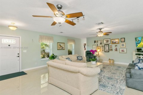 Casa en venta en Cutler Bay, Florida, 3 dormitorios, 187.38 m2 № 1993783 - foto 27