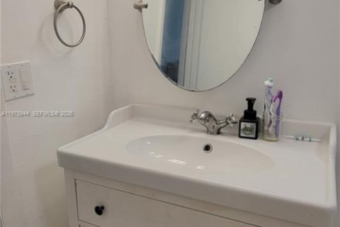 Adosado en venta en Miami, Florida, 3 dormitorios, 137.68 m2 № 2045013 - foto 17