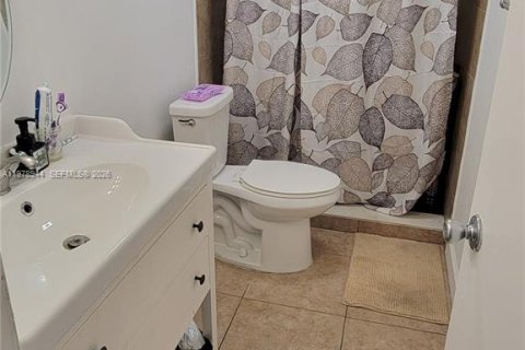 Adosado en venta en Miami, Florida, 3 dormitorios, 137.68 m2 № 2045013 - foto 16