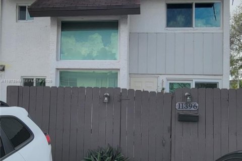 Adosado en venta en Miami, Florida, 3 dormitorios, 137.68 m2 № 2045013 - foto 2