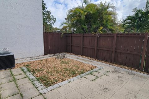 Adosado en venta en Miami, Florida, 3 dormitorios, 137.68 m2 № 2045013 - foto 13