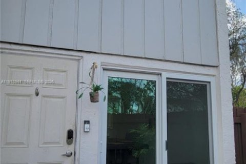 Adosado en venta en Miami, Florida, 3 dormitorios, 137.68 m2 № 2045013 - foto 3