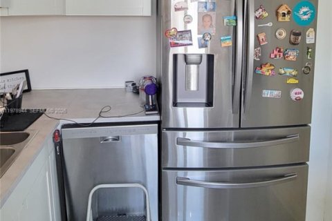 Adosado en venta en Miami, Florida, 3 dormitorios, 137.68 m2 № 2045013 - foto 24