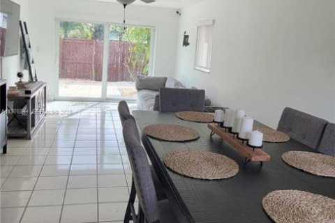 Adosado en venta en Miami, Florida, 3 dormitorios, 137.68 m2 № 2045013 - foto 6