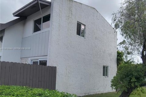 Adosado en venta en Miami, Florida, 3 dormitorios, 137.68 m2 № 2045013 - foto 5