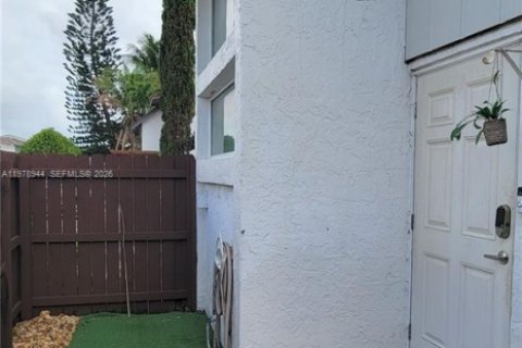 Adosado en venta en Miami, Florida, 3 dormitorios, 137.68 m2 № 2045013 - foto 4