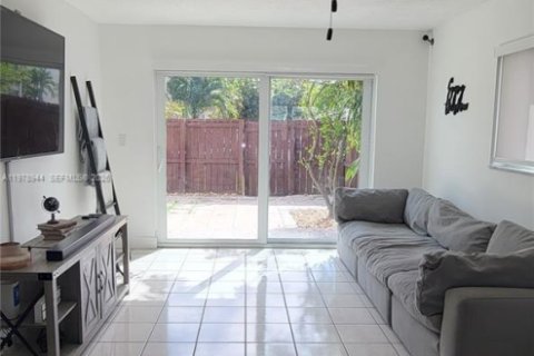 Adosado en venta en Miami, Florida, 3 dormitorios, 137.68 m2 № 2045013 - foto 9