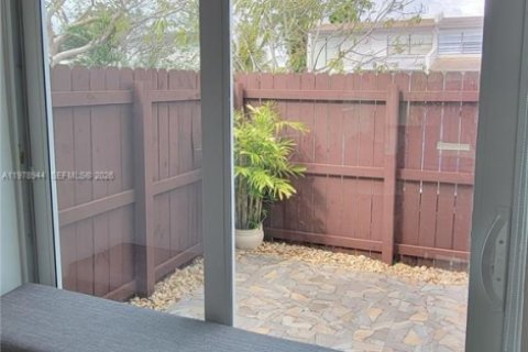 Adosado en venta en Miami, Florida, 3 dormitorios, 137.68 m2 № 2045013 - foto 8