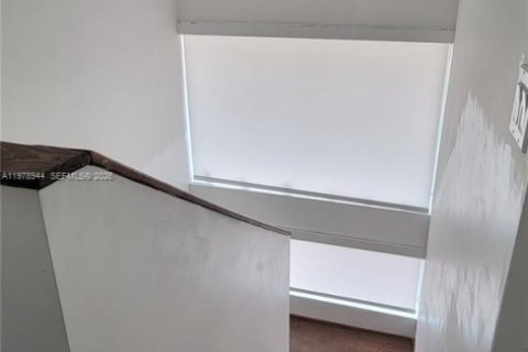 Adosado en venta en Miami, Florida, 3 dormitorios, 137.68 m2 № 2045013 - foto 28