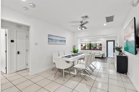 House in Fort Lauderdale, Florida 5 bedrooms, 164.62 sq.m. № 2153810 - photo 5