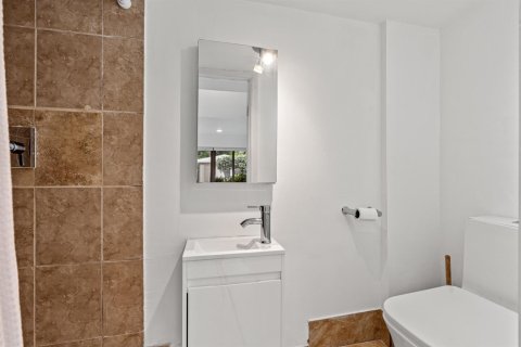 House in Fort Lauderdale, Florida 5 bedrooms, 164.62 sq.m. № 2153810 - photo 16