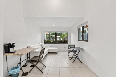 House in Fort Lauderdale, Florida 5 bedrooms, 164.62 sq.m. № 2153810 - photo 29