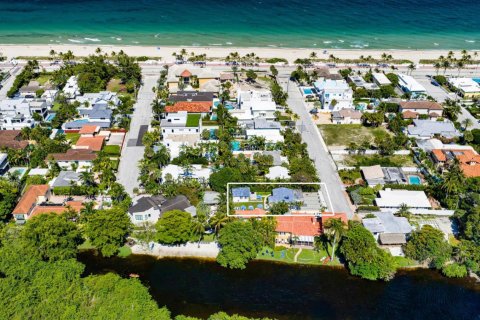 House in Fort Lauderdale, Florida 5 bedrooms, 164.62 sq.m. № 2153810
