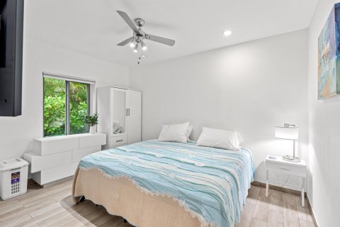 House in Fort Lauderdale, Florida 5 bedrooms, 164.62 sq.m. № 2153810 - photo 13